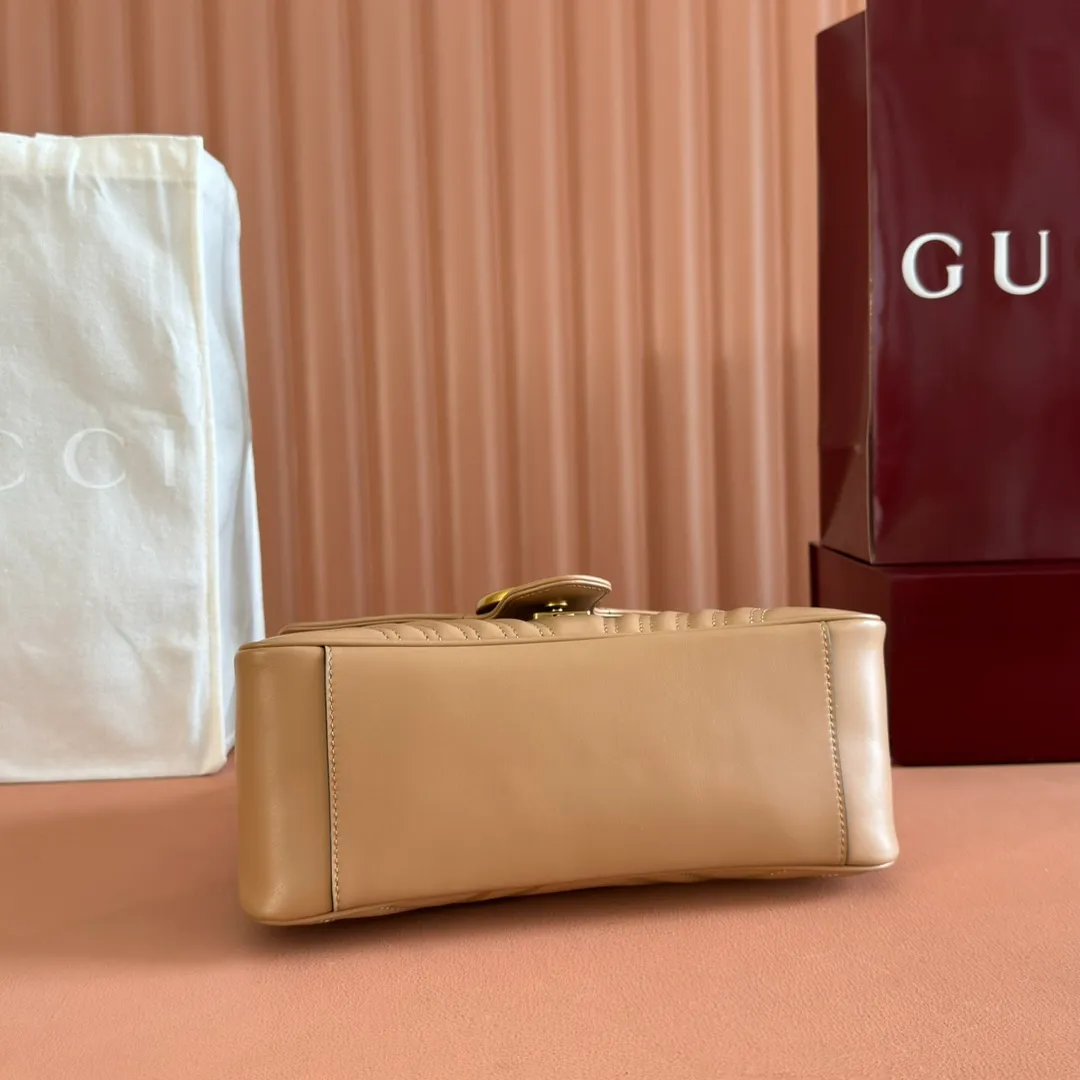 p1500. 📣📣📣【Original leather accessories🌈Full set of counter packaging】🔥🔥 ‼ ‼ "Marmont Italian Original Leather"‼ ‼ Have you picked up the addictive Gucci bags? The elegant and exquisite design of the GG Marmont series has captured the hearts of many girls! At the same time, it is also a must-have versatile item for global experts! Super awesome! Model: 498110. Size: 27*19*10.5, color: rose
