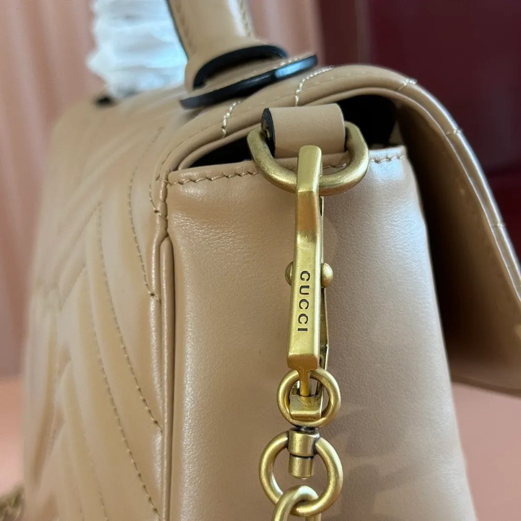 p1500. 📣📣📣【Original leather accessories🌈Full set of counter packaging】🔥🔥 ‼ ‼ "Marmont Italian Original Leather"‼ ‼ Have you picked up the addictive Gucci bags? The elegant and exquisite design of the GG Marmont series has captured the hearts of many girls! At the same time, it is also a must-have versatile item for global experts! Super awesome! Model: 498110. Size: 27*19*10.5, color: rose