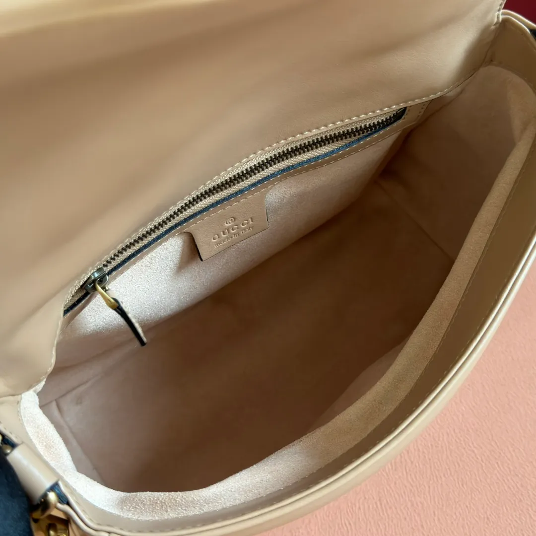 p1500. 📣📣📣【Original leather accessories🌈Full set of counter packaging】🔥🔥 ‼ ‼ "Marmont Italian Original Leather"‼ ‼ Have you picked up the addictive Gucci bags? The elegant and exquisite design of the GG Marmont series has captured the hearts of many girls! At the same time, it is also a must-have versatile item for global experts! Super awesome! Model: 498110. Size: 27*19*10.5, color: rose