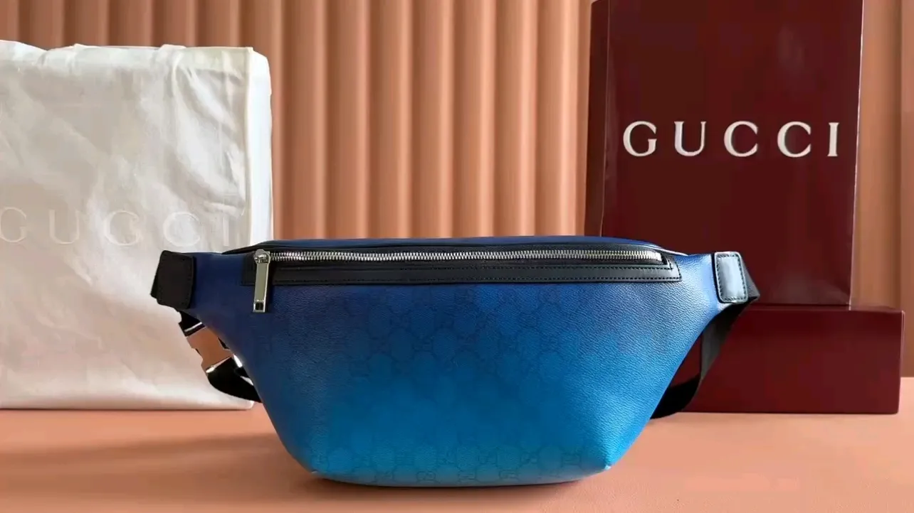 💋💋💋The new GG Chroma series small shoulder waist bag gradient blue PVC/original leather has been shipped, 🐴Model: 835810
