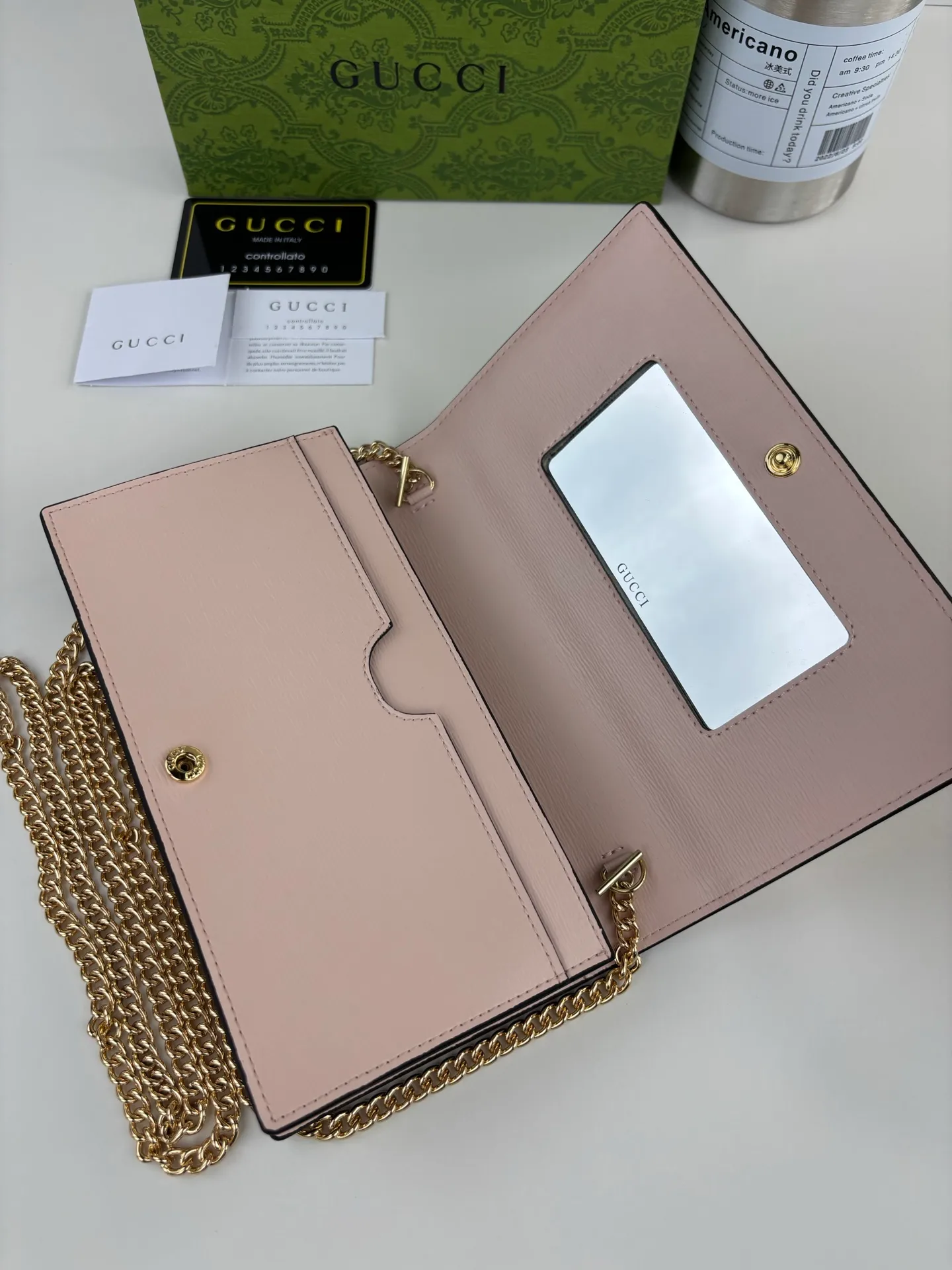 💰230 GUCCl chain wallet with handwritten Gucci logo. The small leather accessories series seamlessly integrates modern fashion elements to create ingenious items with changing styles without losing classic connotation, bringing fresh vitality to formal leather items. This chain wallet is crafted from pink leather and features the Gucci logo in gold-tone script. Pink leather, gold-tone hardware, taffeta lining, scripted Gucci logo detail, interior: six card compartments, one flat pocket, one zipped gusset pocket and one open compartment, chain strap, snap button fastening. Style No.: 772643 Size: 20cm x 12.5cm x 4cm Color: Pink