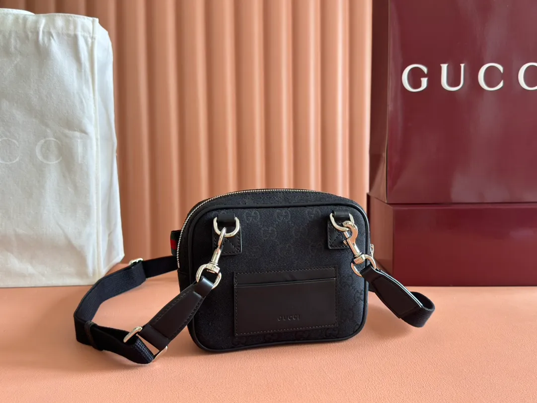 p820💋💋💋【Full set of counter packaging】GG canvas pays homage to the brand's instantly recognizable GG monogram pattern, which is derived from the initials of the brand's founder, Mr. Guccio Gucci. This everyday tote is embellished with red and green web details and features a dark brown leather shoulder strap, making it an ideal accessory. Beige and dark brown GG canvas Dark brown leather piping Red and green web details Nylon lining Model: 834268 Dimensions: 17.5cm (W) x 14cm (H) x 5cm (D) Weight: approx. 0.3kg Color: Apricot brown/original leather Made in Italy