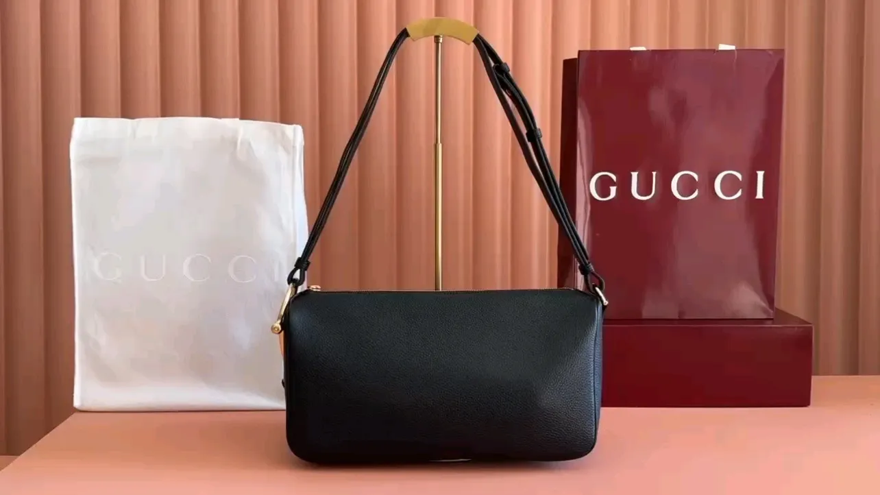 💋💋💋【Original configuration and full counter packaging】Renewed presentation of the Gucci Half Horsebit series. 860787