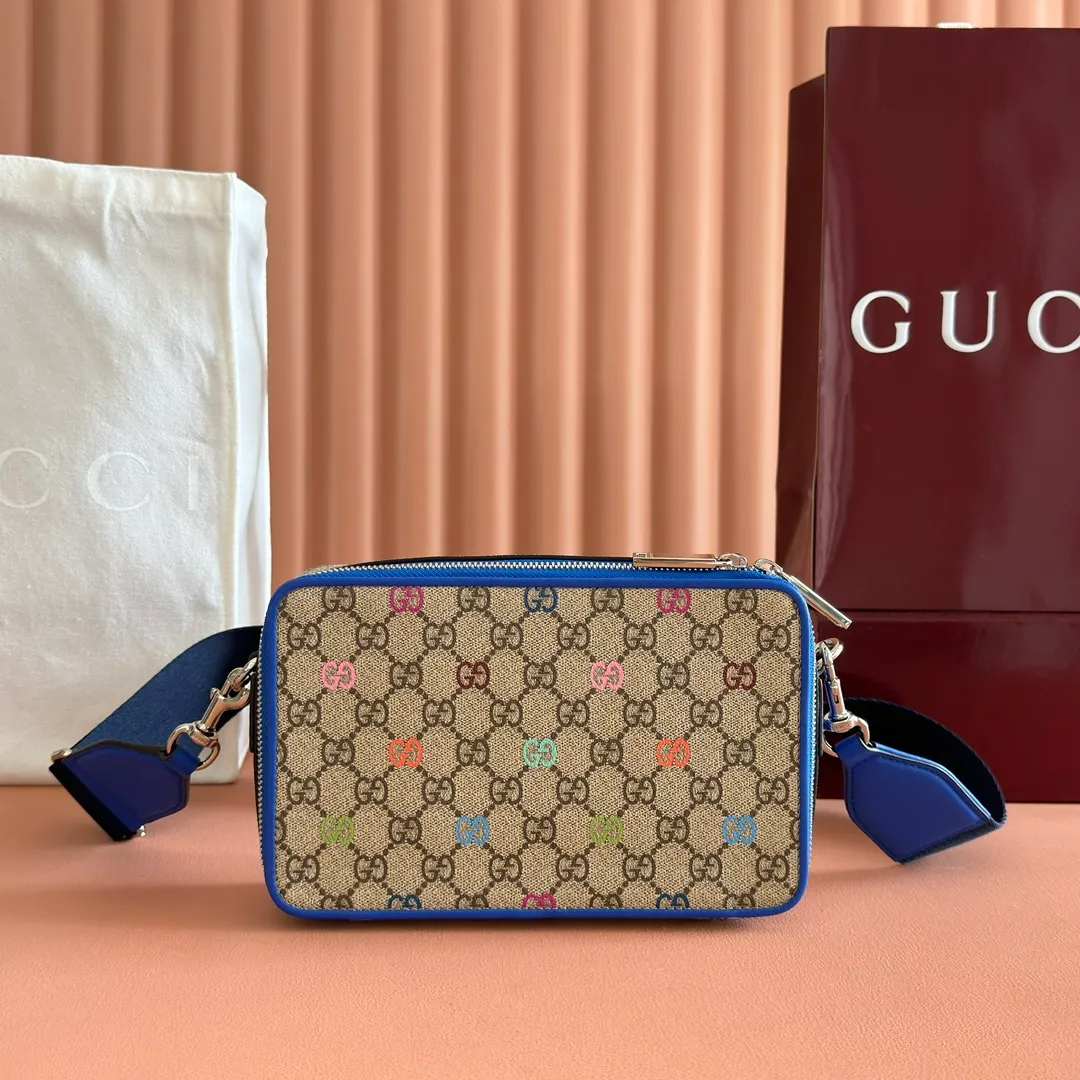 p960. 💋💋💋 Comes with full original green box packaging [New product] GG mini shoulder bag This bag is made of coated fabric with GG monogram pattern, decorated with all-over multi-color printing and tonal piping. Beige and dark brown GG monogram interlaced fabric Blue leather piping Blue textured webbing All-over multicolor print Cotton and linen blend lining Interior: three card compartments Removable and adjustable canvas shoulder strap (50 cm high) Model: 792456. Dimensions: 14 (length) x 22.5 (width) x 7.5 cm (thickness) Color: all-over multi-color print/PVC. Made in Italy