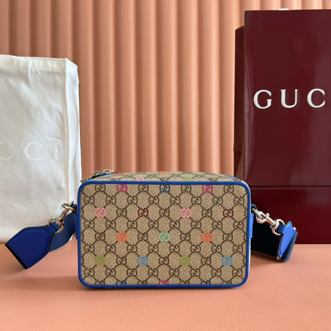 p960. 💋💋💋 Comes with full original green box packaging [New product] GG mini shoulder bag This bag is made of coated fabric with GG monogram pattern, decorated with all-over multi-color printing and tonal piping. Beige and dark brown GG monogram interlaced fabric Blue leather piping Blue textured webbing All-over multicolor print Cotton and linen blend lining Interior: three card compartments Removable and adjustable canvas shoulder strap (50 cm high) Model: 792456. Dimensions: 14 (length) x 22.5 (width) x 7.5 cm (thickness) Color: all-over multi-color print/PVC. Made in Italy