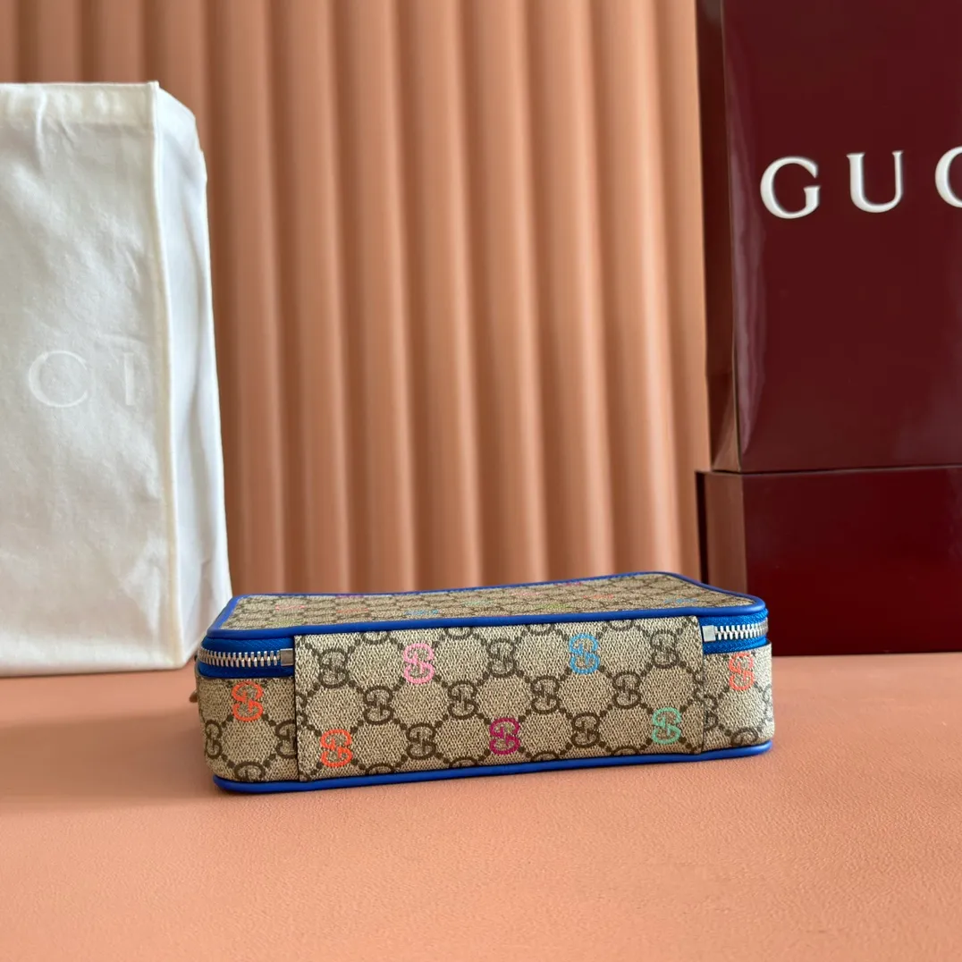 p960. 💋💋💋 Comes with full original green box packaging [New product] GG mini shoulder bag This bag is made of coated fabric with GG monogram pattern, decorated with all-over multi-color printing and tonal piping. Beige and dark brown GG monogram interlaced fabric Blue leather piping Blue textured webbing All-over multicolor print Cotton and linen blend lining Interior: three card compartments Removable and adjustable canvas shoulder strap (50 cm high) Model: 792456. Dimensions: 14 (length) x 22.5 (width) x 7.5 cm (thickness) Color: all-over multi-color print/PVC. Made in Italy