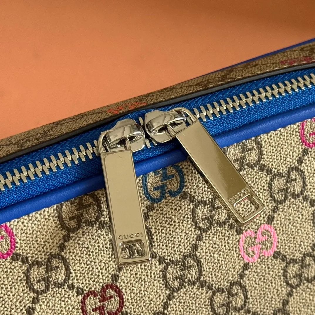 p960. 💋💋💋 Comes with full original green box packaging [New product] GG mini shoulder bag This bag is made of coated fabric with GG monogram pattern, decorated with all-over multi-color printing and tonal piping. Beige and dark brown GG monogram interlaced fabric Blue leather piping Blue textured webbing All-over multicolor print Cotton and linen blend lining Interior: three card compartments Removable and adjustable canvas shoulder strap (50 cm high) Model: 792456. Dimensions: 14 (length) x 22.5 (width) x 7.5 cm (thickness) Color: all-over multi-color print/PVC. Made in Italy
