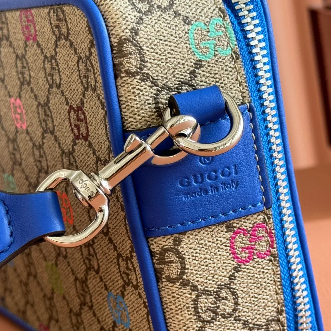 p960. 💋💋💋 Comes with full original green box packaging [New product] GG mini shoulder bag This bag is made of coated fabric with GG monogram pattern, decorated with all-over multi-color printing and tonal piping. Beige and dark brown GG monogram interlaced fabric Blue leather piping Blue textured webbing All-over multicolor print Cotton and linen blend lining Interior: three card compartments Removable and adjustable canvas shoulder strap (50 cm high) Model: 792456. Dimensions: 14 (length) x 22.5 (width) x 7.5 cm (thickness) Color: all-over multi-color print/PVC. Made in Italy