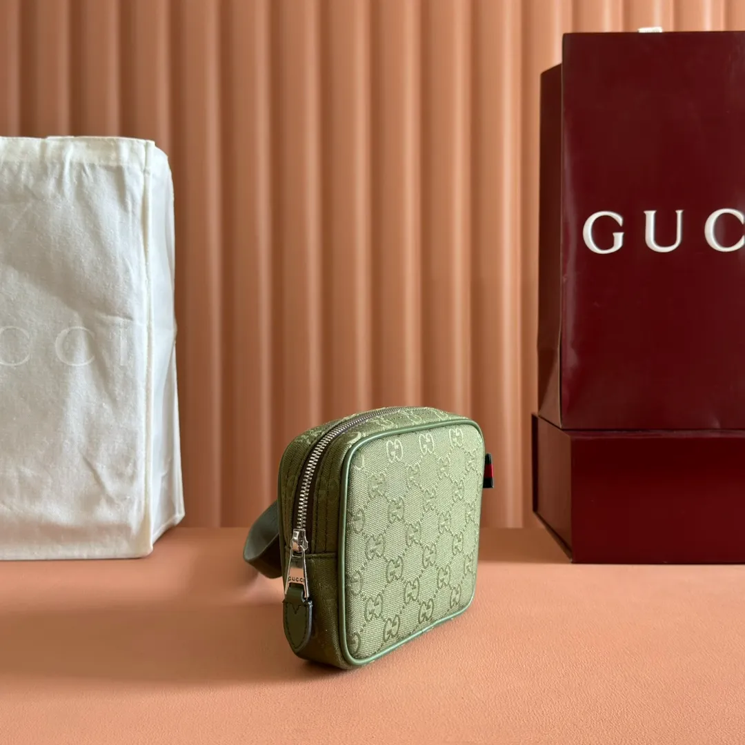 p820💋💋💋【Full set of counter packaging】GG canvas pays homage to the brand's instantly recognizable GG monogram pattern, which is derived from the initials of the brand's founder, Mr. Guccio Gucci. This everyday tote is embellished with red and green web details and features a dark brown leather shoulder strap, making it an ideal accessory. Beige and dark brown GG canvas Dark brown leather piping Red and green web details Nylon lining Model: 834268 Dimensions: 17.5cm (W) x 14cm (H) x 5cm (D) Weight: approx. 0.3kg Colour: Green/original leather Made in Italy