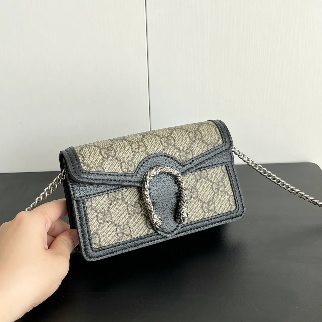 Actual shot #💰260 with box Model: 476432 Vinyl Size: 16.5x10x4.5cm 𝙂𝙪𝙘𝙘𝙞 𝘿𝙞𝙤𝙣𝙮𝙨𝙪𝙨 𝙈𝙞𝙣𝙞 16.5 Xiaogujia’s entry-level small bag is recommended. It’s not worth mentioning. It’s a classic model that can be said to be the symbol of Xiaogujia. The classic mini Dionysian buckle is paired with calfskin. This bag has a very high appearance rate. It is simply a tool for daily wear and is very popular on the street❗️