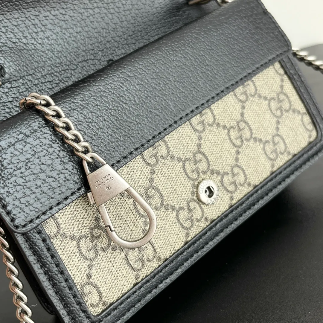 Actual shot #💰260 with box Model: 476432 Vinyl Size: 16.5x10x4.5cm 𝙂𝙪𝙘𝙘𝙞 𝘿𝙞𝙤𝙣𝙮𝙨𝙪𝙨 𝙈𝙞𝙣𝙞 16.5 Xiaogujia’s entry-level small bag is recommended. It’s not worth mentioning. It’s a classic model that can be said to be the symbol of Xiaogujia. The classic mini Dionysian buckle is paired with calfskin. This bag has a very high appearance rate. It is simply a tool for daily wear and is very popular on the street❗️