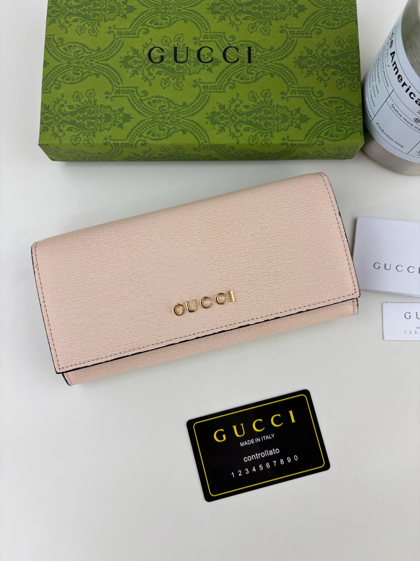 💰170 GUCCl long clip wallet with handwritten Gucci logo. Exploring self-expression with unlimited possibilities has become the spiritual connotation of brand design. Crafted from pink leather, this long clip is embellished with a gold-toned hand-written Gucci logo-shaped hardware, adding a touch of the brand's signature charm to the entire design. Pink leather, gold-tone hardware, taffeta lining and scripted Gucci logo detail. Interior: Twelve card compartments, two bill compartments, two separate internal compartments and a zippered coin pocket, this classic piece features snap fastening Style number: 772638 Dimensions: 19cm x 10cm x 3.5cm Colour: Pink