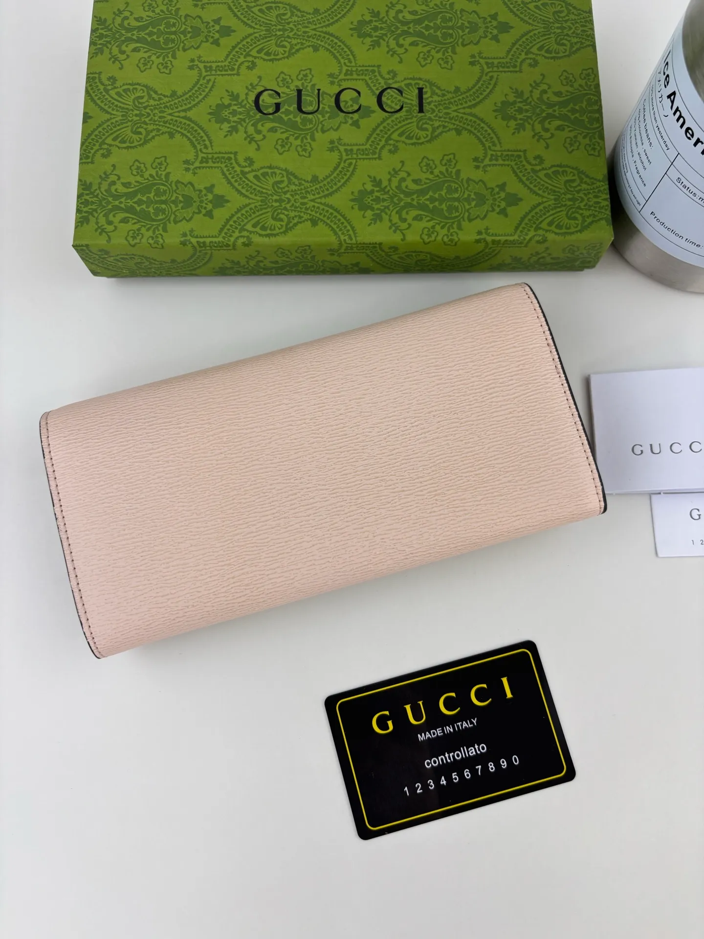 💰170 GUCCl long clip wallet with handwritten Gucci logo. Exploring self-expression with unlimited possibilities has become the spiritual connotation of brand design. Crafted from pink leather, this long clip is embellished with a gold-toned hand-written Gucci logo-shaped hardware, adding a touch of the brand's signature charm to the entire design. Pink leather, gold-tone hardware, taffeta lining and scripted Gucci logo detail. Interior: Twelve card compartments, two bill compartments, two separate internal compartments and a zippered coin pocket, this classic piece features snap fastening Style number: 772638 Dimensions: 19cm x 10cm x 3.5cm Colour: Pink