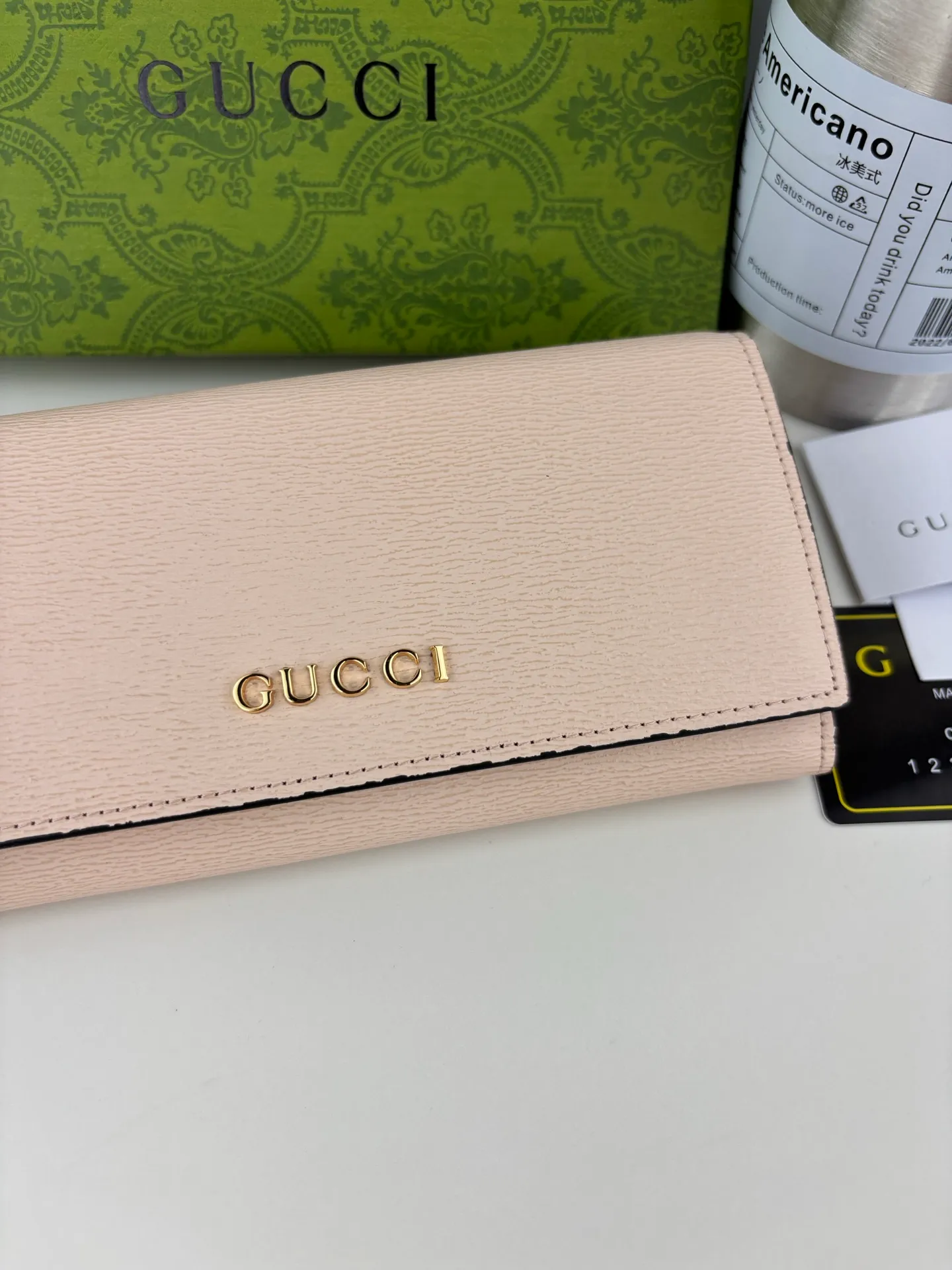 💰170 GUCCl long clip wallet with handwritten Gucci logo. Exploring self-expression with unlimited possibilities has become the spiritual connotation of brand design. Crafted from pink leather, this long clip is embellished with a gold-toned hand-written Gucci logo-shaped hardware, adding a touch of the brand's signature charm to the entire design. Pink leather, gold-tone hardware, taffeta lining and scripted Gucci logo detail. Interior: Twelve card compartments, two bill compartments, two separate internal compartments and a zippered coin pocket, this classic piece features snap fastening Style number: 772638 Dimensions: 19cm x 10cm x 3.5cm Colour: Pink