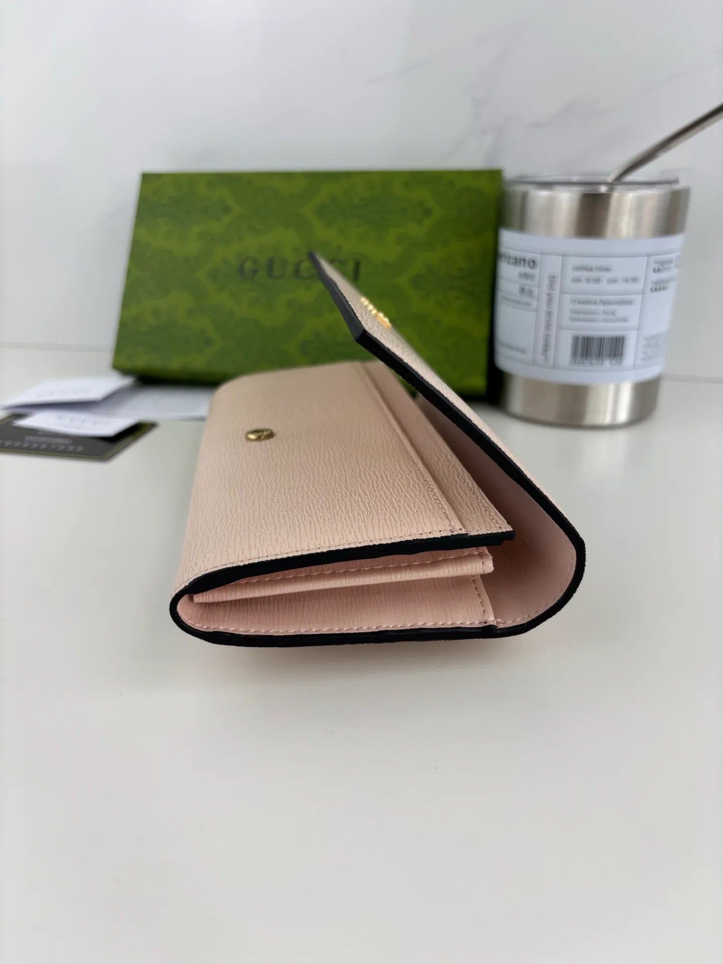 💰170 GUCCl long clip wallet with handwritten Gucci logo. Exploring self-expression with unlimited possibilities has become the spiritual connotation of brand design. Crafted from pink leather, this long clip is embellished with a gold-toned hand-written Gucci logo-shaped hardware, adding a touch of the brand's signature charm to the entire design. Pink leather, gold-tone hardware, taffeta lining and scripted Gucci logo detail. Interior: Twelve card compartments, two bill compartments, two separate internal compartments and a zippered coin pocket, this classic piece features snap fastening Style number: 772638 Dimensions: 19cm x 10cm x 3.5cm Colour: Pink