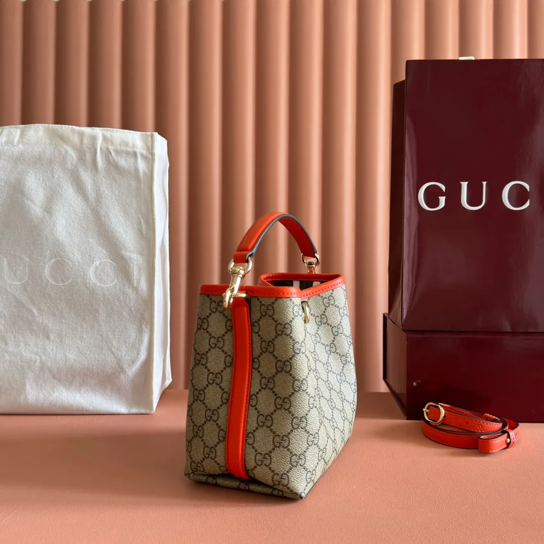 p920. 💋💋💋"With full set of original counter packaging" [New product] GG Emblem series reinterprets the brand's timeless elegance and exquisite craftsmanship. This bucket bag is lined in webbed cotton and features an internal compartment for added functionality. New GG monogram coated fabric in beige and dark brown Orange leather piping Light gold tone hardware Red and green web cotton lining The bag pictured is sold separately and does not come with the bag charm. Top handle with hook closure (height: 14 cm) Additional D-ring for attaching removable items Interior: two compartments and a central snap-stud compartment Removable and adjustable leather shoulder strap (height: 52 cm - 57.5 cm; length: 107 cm - 114 cm) Magnetic snap closure Ident.: 815118. Dimensions: 19 cm (width) x 18 cm (height) x 11 cm (depth) Weight: about 0.45 kg Color: brown orange pvc/original leather. Made in Italy