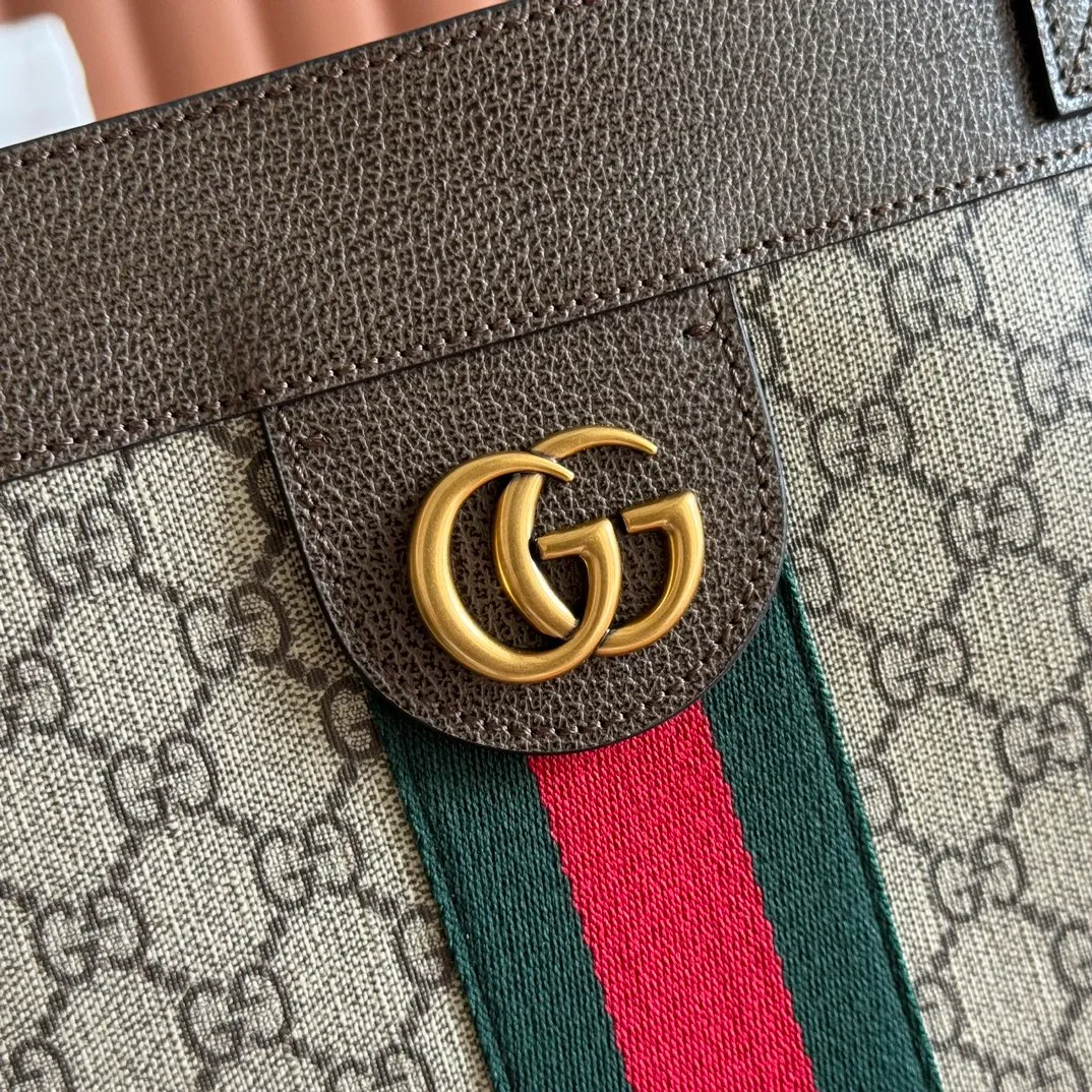 p1120. 💋💋💋G Home👉New style. The market's top exclusive goods control, special/counter quality 💯Using imported cowhide, original hardware! Exquisite workmanship. 💯Exclusive physical photos📷👉The quality can be seen in the picture👄👄😘😘. Style number: 547947. Dimensions: width 44*height 33*side width 15. Color: brown/brown pvc.