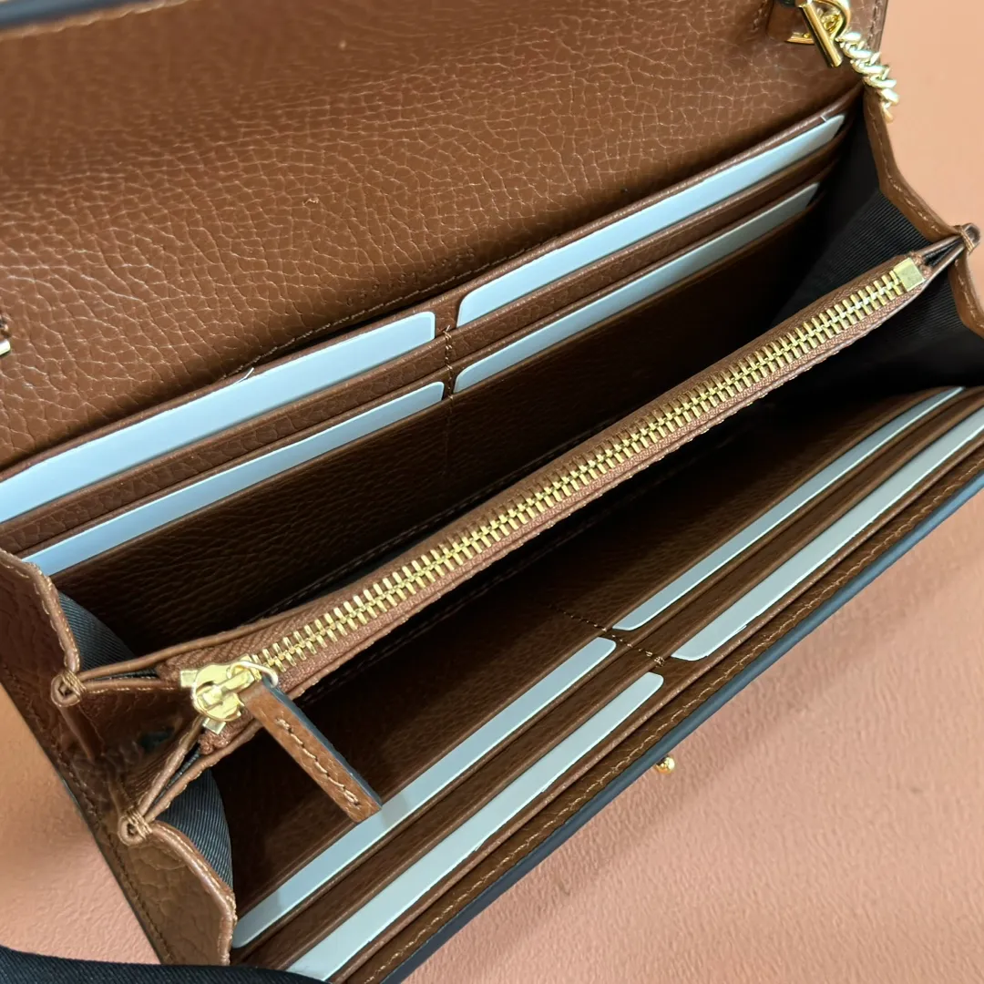 p700. 💋💋💋【Original leather accessories🌈 Equipped with full counter packaging】🔥🔥 The jackie1961 series launches a compact and noble new chain bag. The gold-toned push-lock buckle, detachable chain, and classic double G monogram denim fabric make the entire design exude elegance and timelessness. Size: 19*10*3.5. Model: 652681.