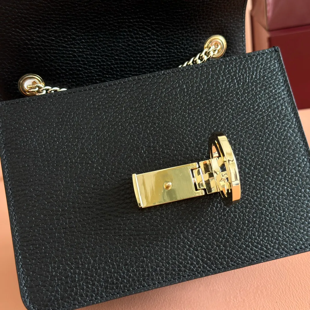 p1160. 💋💋💋【Original leather with complete packaging】‼ G Home 👉Classic and exquisite slide lock, customized hardware accessories G⚡The latest season continues the classic 💁♀Real photos📷. Model: 510304. Dimensions: Width 20*Height 15*Side width 7.5.