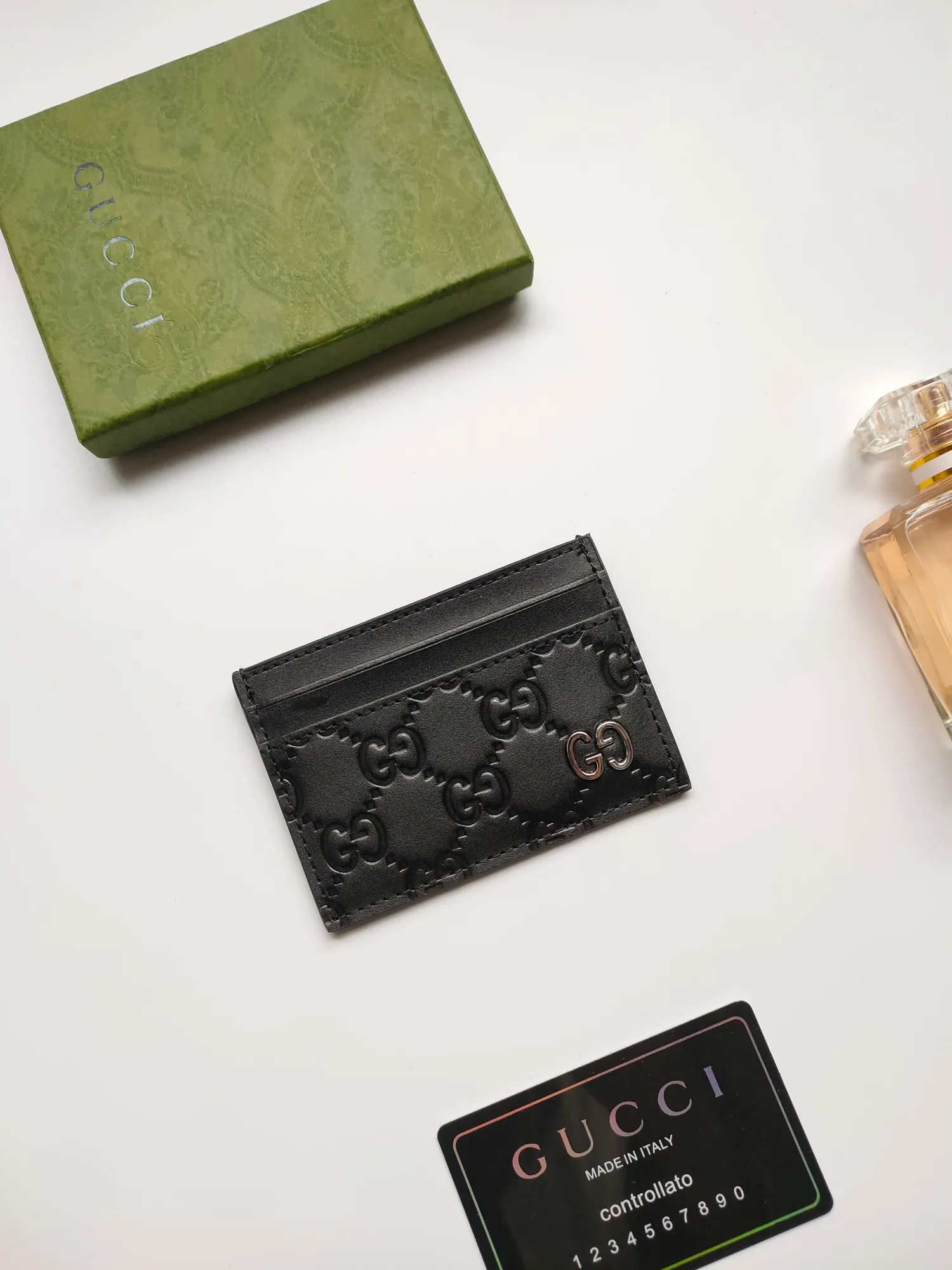 ¥90💪GUCCI new model, counter quality, original single leather, 👍real pickup bag, real thing. Style number: 233166 Full leather. The new 🔥 small card holder 😘 is made of Gucci Signature material, hot-pressed and exquisitely printed 💯 and is crafted with top overseas hardware! Size:W10xH7cm.