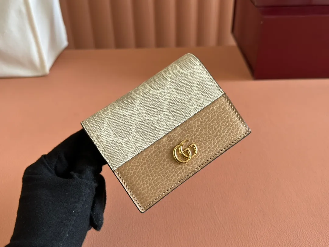 p400. 💋💋💋【Original leather accessories🌈(Cdfmall Sanya Duty Free Store Handbag)🔥🔥Have you got this addictive beautiful bag? GG Marmont series, ‼️elegant and exquisite design has captured the hearts of many girls! It is also a must-have versatile item for global experts! Super awesome! Model: 658610. Size: 11*8, 2.5cm.