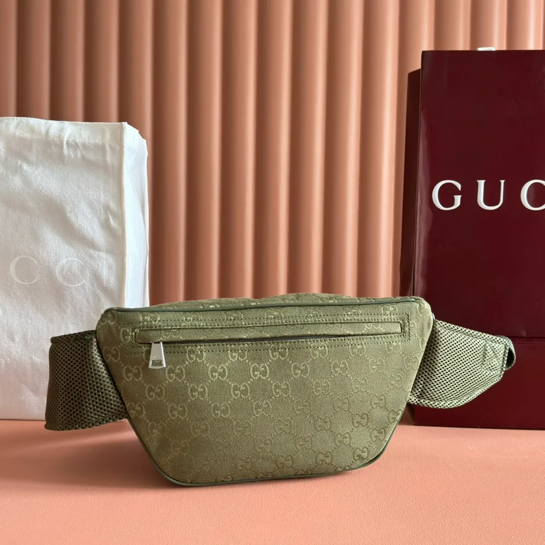 p900. 💋💋💋【With full set of original counter packaging】【New Arrival】This belt bag is made of GG canvas, paying homage to founder Guccio Gucci’s instantly recognizable monogram pattern. It comes in a new forest green hue, adding a modern touch to everyday accessories, and features red and green webbing details in the design. Forest green GG canvas Green and red-green web details Nylon lining Interior: 1 zipped pocket External: 2 zipped pockets Adjustable straps, length adjustable from 90cm - 130cm Zipper closure Model: 834459. Dimensions: 32cm (width) x 17cm (height) x 5cm (thickness) Weight: approx. 0.49kg. Color: Forest Green/Canvas. Made in Italy