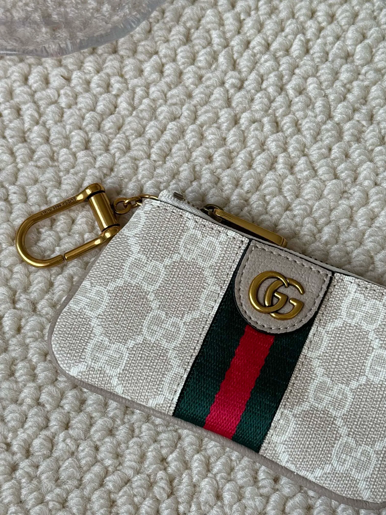 💰 140gucci brand new small coin purse ~ lipstick bag! Cowhide + PVC with exquisite original factory hardware! Flexible and unique hook buckle, small and exquisite, with great effect. Model: 671722, size: 12x7.5x1.5cm.