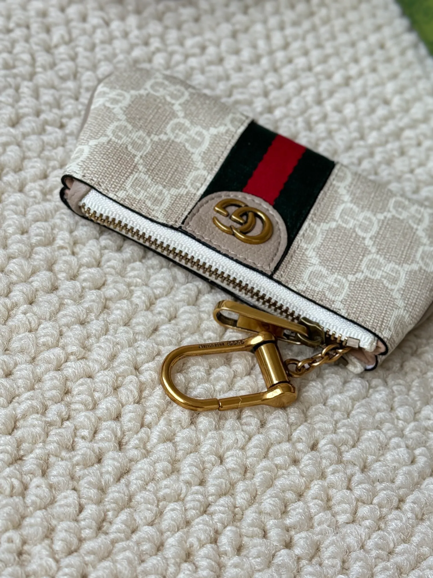 💰 140gucci brand new small coin purse ~ lipstick bag! Cowhide + PVC with exquisite original factory hardware! Flexible and unique hook buckle, small and exquisite, with great effect. Model: 671722, size: 12x7.5x1.5cm.