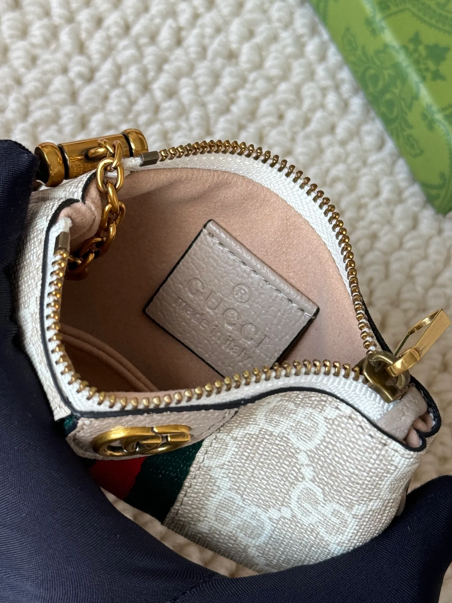 💰 140gucci brand new small coin purse ~ lipstick bag! Cowhide + PVC with exquisite original factory hardware! Flexible and unique hook buckle, small and exquisite, with great effect. Model: 671722, size: 12x7.5x1.5cm.
