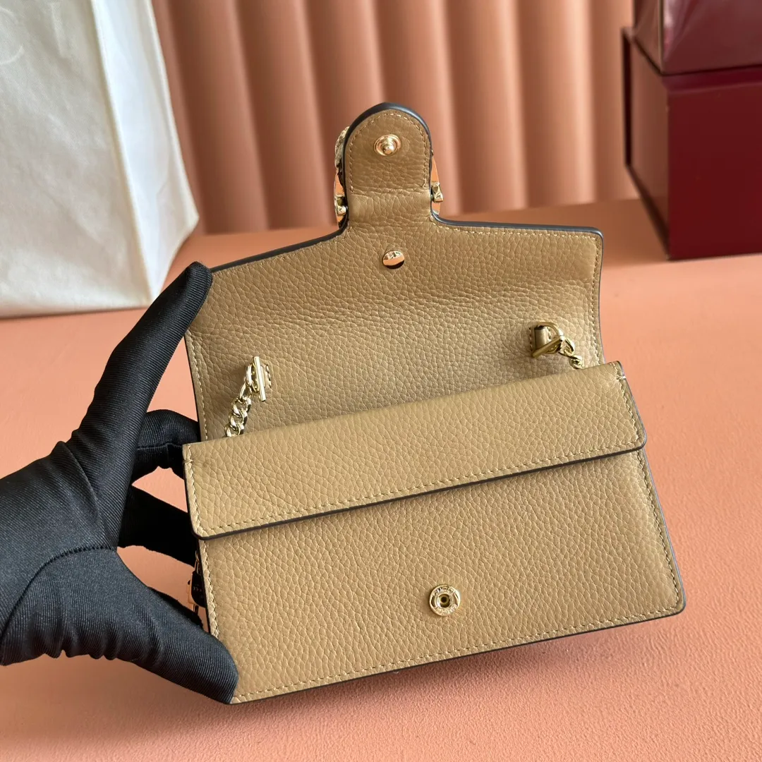 p600. 📣📣📣【Original leather with 🌈full counter packaging】🔥🔥 Dionysus Supre Mini has been loved by thousands of girls since its inception, and the Dionysian bag has lived up to expectations, with various designs emerging in endlessly ~ Model: 476432 Size: 16.5*10*4.5cm.
