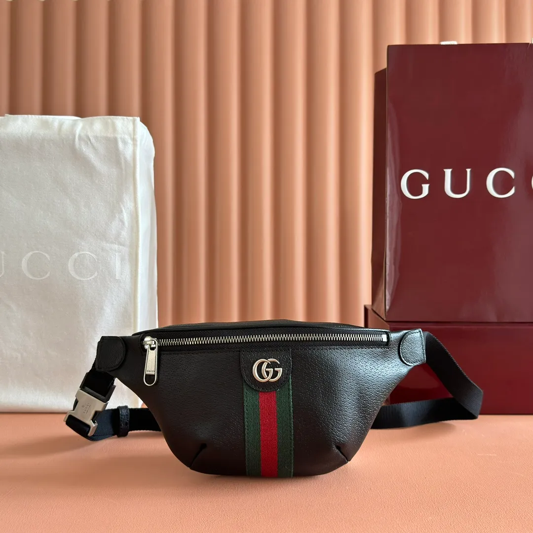 p820💋💋💋 Comes with a full set of original counter packaging [New product] The Ophidia series is crafted in black, with classic silhouettes and new functions, and is made of soft-touch fabrics. This belt bag is made of coated fabric with a GG monogram pattern and is expertly embellished with the Double G logo and webbing details. Black GG monogram coated fabric Black leather trim Gold-toned hardware Dark green linen-cotton blend lining Double G Web detail Zip closure Model: 839106. Dimensions; 30cm (width) x 14cm (height) x 4.5cm (depth) Color: Black full leather. Made in Italy