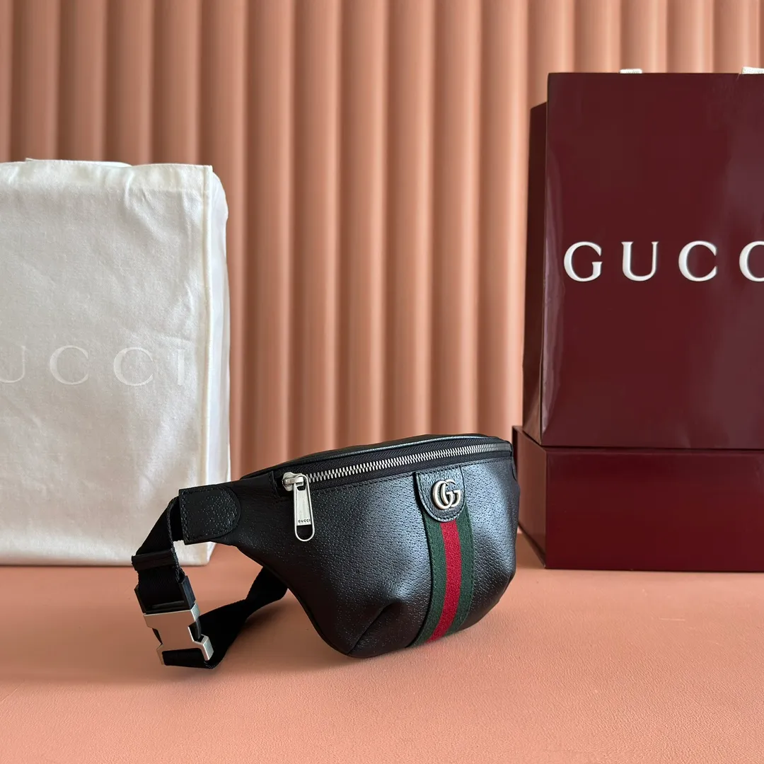 p820💋💋💋 Comes with a full set of original counter packaging [New product] The Ophidia series is crafted in black, with classic silhouettes and new functions, and is made of soft-touch fabrics. This belt bag is made of coated fabric with a GG monogram pattern and is expertly embellished with the Double G logo and webbing details. Black GG monogram coated fabric Black leather trim Gold-toned hardware Dark green linen-cotton blend lining Double G Web detail Zip closure Model: 839106. Dimensions; 30cm (width) x 14cm (height) x 4.5cm (depth) Color: Black full leather. Made in Italy