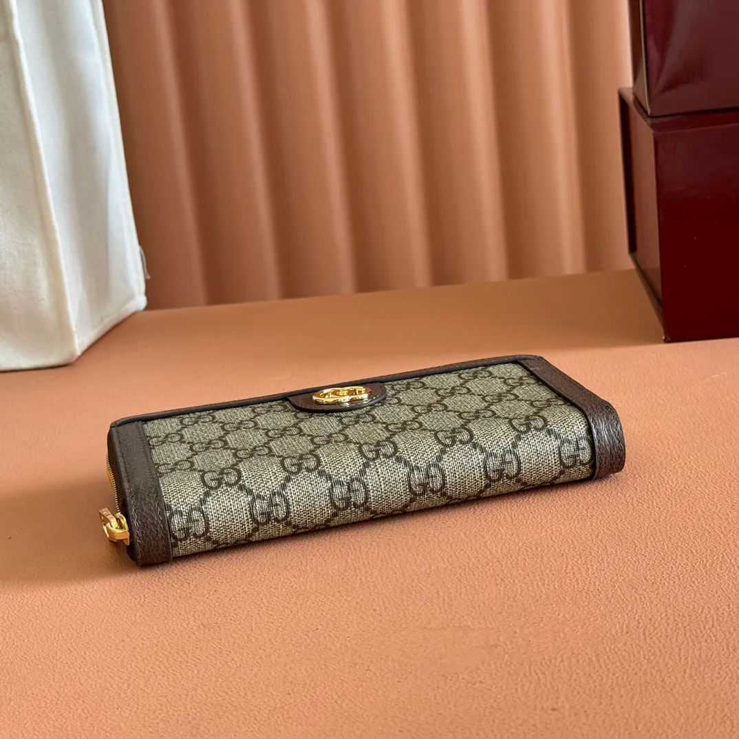 p480. 📣📣📣【Original leather accessories🌈(Cdfmall Sanya Duty Free Store Handbag)🔥🔥 The Ophidia series wallet combines the iconic double G details with the gray and black GG Supreme canvas, paying tribute to the origin of the Gucci brand through timeless matching techniques. This accessory echoes the endless retro sentiment of the Ophidia series items. Model: 706844 Size: 19*10.5*2.5 Color: brown leather/PVC.