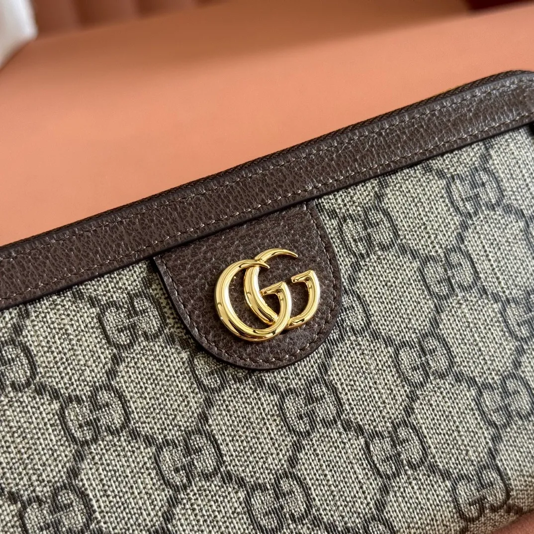 p480. 📣📣📣【Original leather accessories🌈(Cdfmall Sanya Duty Free Store Handbag)🔥🔥 The Ophidia series wallet combines the iconic double G details with the gray and black GG Supreme canvas, paying tribute to the origin of the Gucci brand through timeless matching techniques. This accessory echoes the endless retro sentiment of the Ophidia series items. Model: 706844 Size: 19*10.5*2.5 Color: brown leather/PVC.