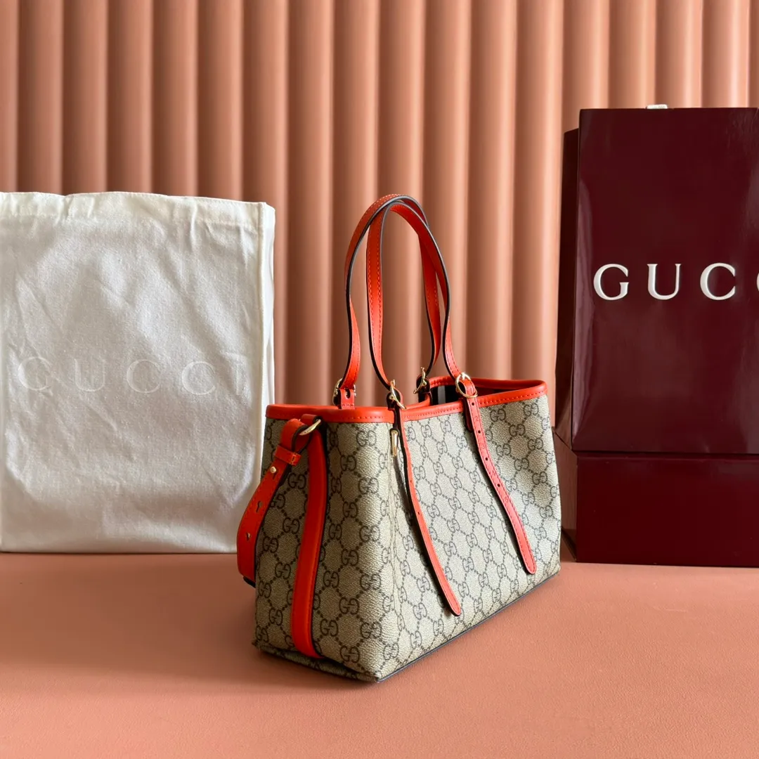 p960. 💋💋💋"With full set of original counter packaging" [New product] GG Emblem series reinterprets the brand's timeless elegance and exquisite craftsmanship. Inspired by the equestrian world, this tote bag features an adjustable top handle with numbered eyelets. Beige and dark brown GG monogram coated fabric Orange leather trim with contrasting stitching Light gold tone hardware Red and green webbing cotton lining The bag pictured is sold separately and does not come with the bag charm. Also features D-ring for attaching removable items Adjustable handle with numbered eyelets (height: 18cm - 28cm) Interior: two compartments and a central zippered compartment Adjustable leather shoulder strap (height: 51.5cm - 57cm; length: 104cm - 114cm) Magnetic snap closure Ident No.: 815214. Dimensions: 30cm (width) x 18cm (height) x 11cm (depth) Weight: approx. 0.8kg Color: Brown Orange/PVC. Made in Italy