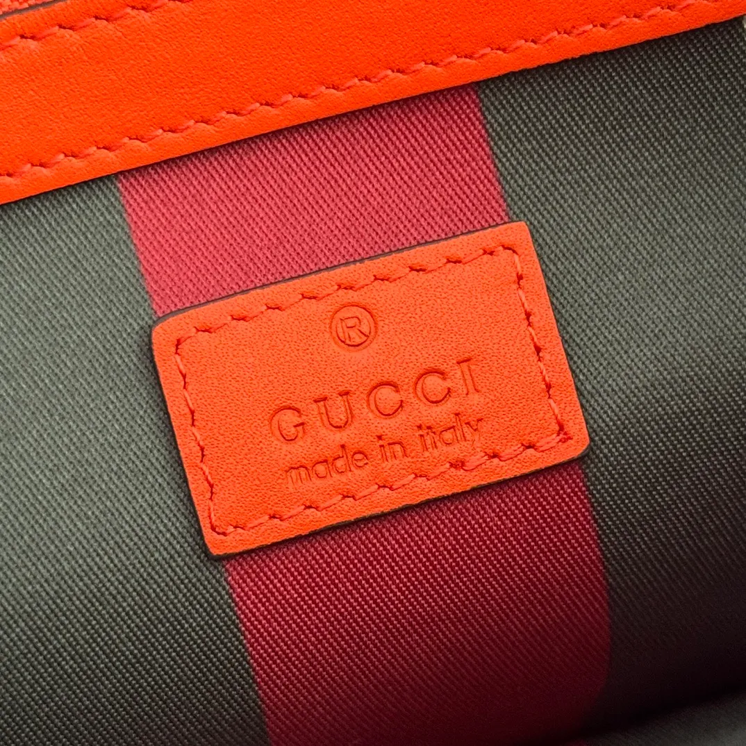 p960. 💋💋💋"With full set of original counter packaging" [New product] GG Emblem series reinterprets the brand's timeless elegance and exquisite craftsmanship. Inspired by the equestrian world, this tote bag features an adjustable top handle with numbered eyelets. Beige and dark brown GG monogram coated fabric Orange leather trim with contrasting stitching Light gold tone hardware Red and green webbing cotton lining The bag pictured is sold separately and does not come with the bag charm. Also features D-ring for attaching removable items Adjustable handle with numbered eyelets (height: 18cm - 28cm) Interior: two compartments and a central zippered compartment Adjustable leather shoulder strap (height: 51.5cm - 57cm; length: 104cm - 114cm) Magnetic snap closure Ident No.: 815214. Dimensions: 30cm (width) x 18cm (height) x 11cm (depth) Weight: approx. 0.8kg Color: Brown Orange/PVC. Made in Italy