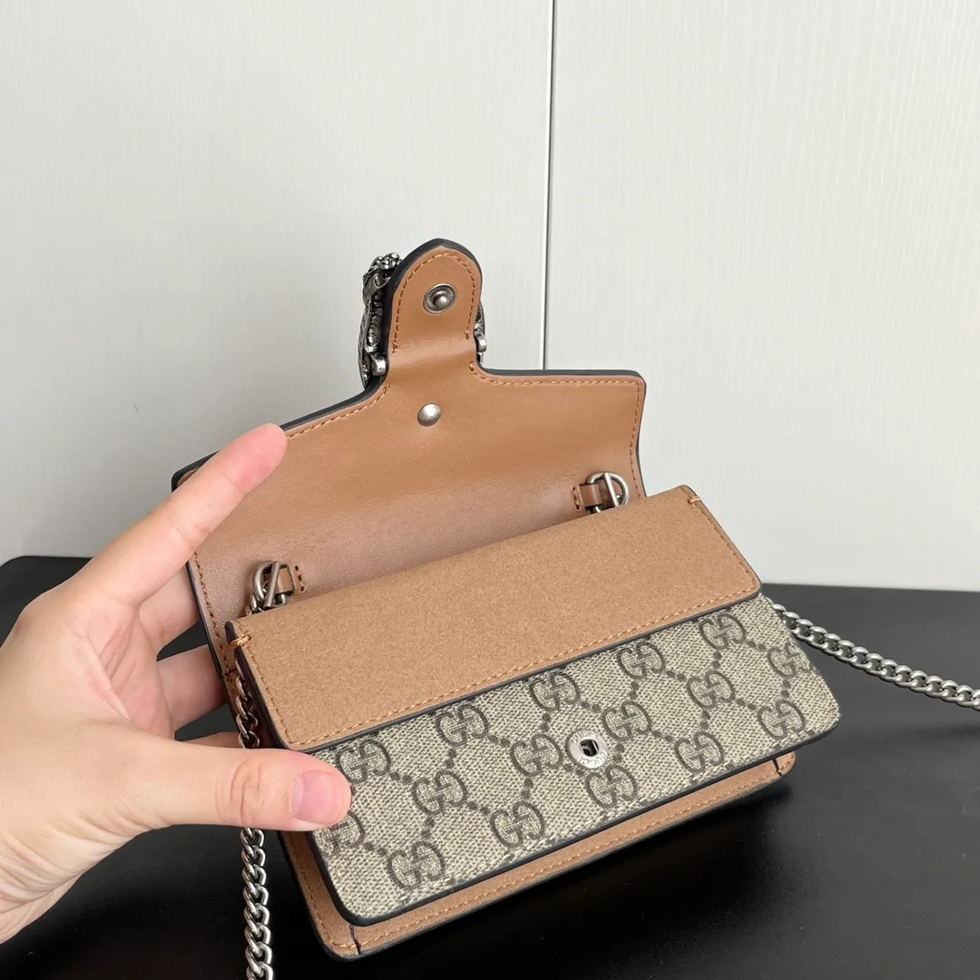 Actual shot #💰240 with box Model: 476432 Apricot Size: 16.5x10x4.5cm 𝙂𝙪𝙘𝙘𝙞 𝘿𝙞𝙤𝙣𝙮𝙨𝙪𝙨 𝙈𝙞𝙣𝙞 16.5 Xiaogujia’s entry-level small bag is recommended. It’s not worth mentioning. It’s a classic model that can be said to be the symbol of Xiaogujia. The classic mini Dionysian buckle is paired with calfskin. This bag has a very high appearance rate. It is simply a tool for daily wear and is very popular on the street❗️