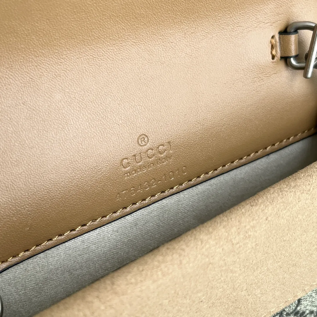 Actual shot #💰240 with box Model: 476432 Apricot Size: 16.5x10x4.5cm 𝙂𝙪𝙘𝙘𝙞 𝘿𝙞𝙤𝙣𝙮𝙨𝙪𝙨 𝙈𝙞𝙣𝙞 16.5 Xiaogujia’s entry-level small bag is recommended. It’s not worth mentioning. It’s a classic model that can be said to be the symbol of Xiaogujia. The classic mini Dionysian buckle is paired with calfskin. This bag has a very high appearance rate. It is simply a tool for daily wear and is very popular on the street❗️