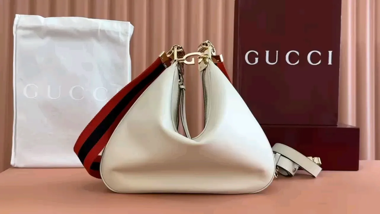 💋💋💋【Original leather accessories🌈(equipped with full counter packaging)🔥🔥702823 Gucci Attache series shoulder bag