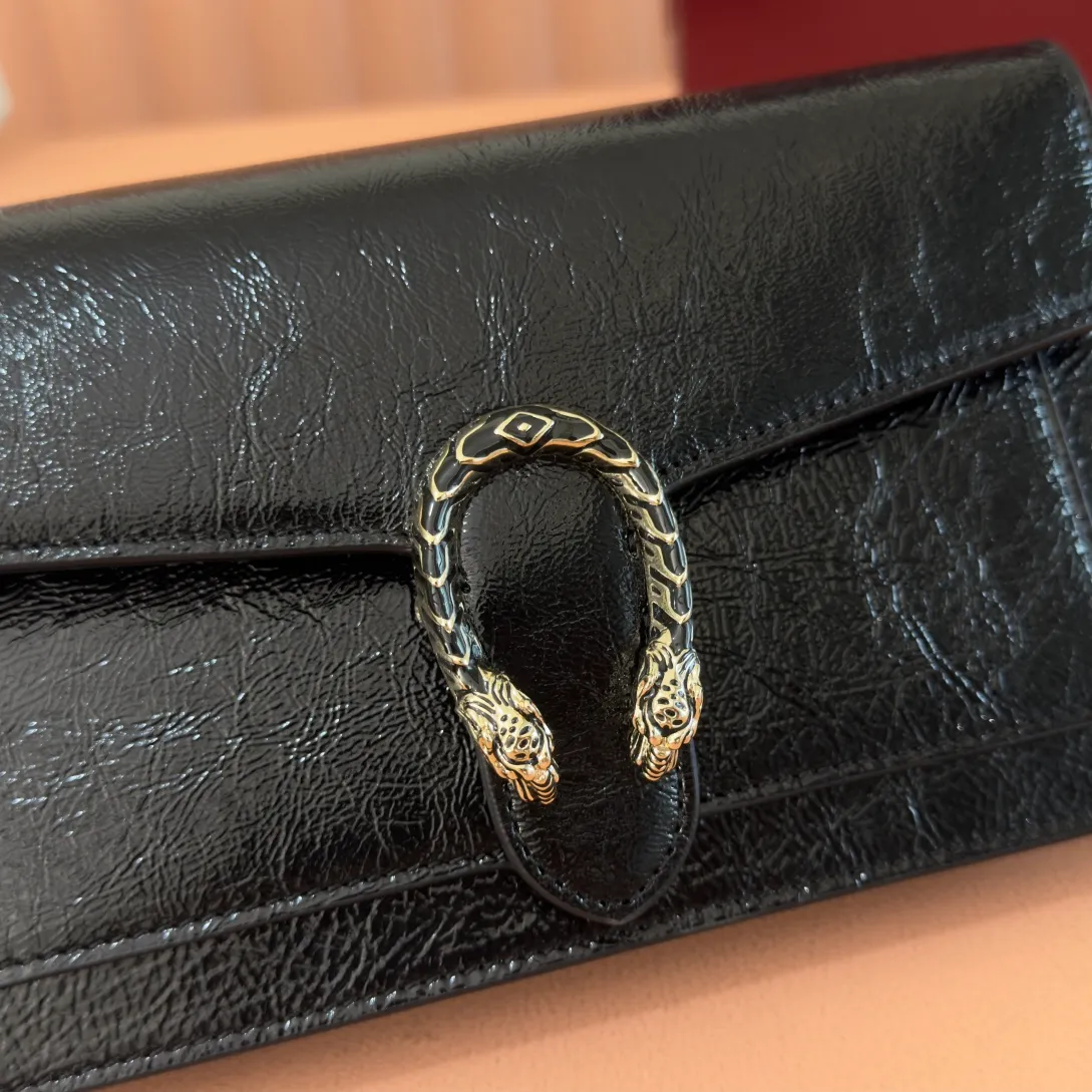 p980. 💋💋💋"With full set of original counter packaging" [New Product] This chain wallet is made of patent leather, with a wide shape and a light gold tone chain shoulder strap that provides a variety of styling options. Rosso Ancora patent leather Light gold tone hardware Gucci Ancora suede and taffeta lining Interior: 6 card compartments and 1 zip pocket External: 1 flat pocket Chain shoulder strap (52 cm high) Button closure Ident: 837374. Dimensions: 20cm (width) x 12.5cm (height) x 4.5cm (depth) Weight: approx. 0.42kg Color: Black patent leather. Made in Italy