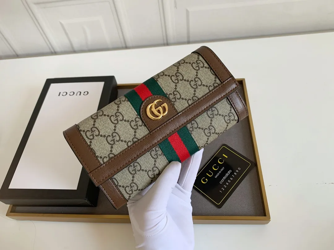 💰170 Top Original 💎 🇮🇹Gucci🅿GUCCl classic reproduction [Rose] [Rose] The GG logo started to be used in the 1970s, which evolved from the early Gucci diamond diamond pattern that began in the 1930s. This zipper bag combines the iconic pattern with striped webbing, a classic combination that reflects the roots of the Gucci brand. Photos of the actual product, fine workmanship. Style number: 523153. Size: 19x10x3.