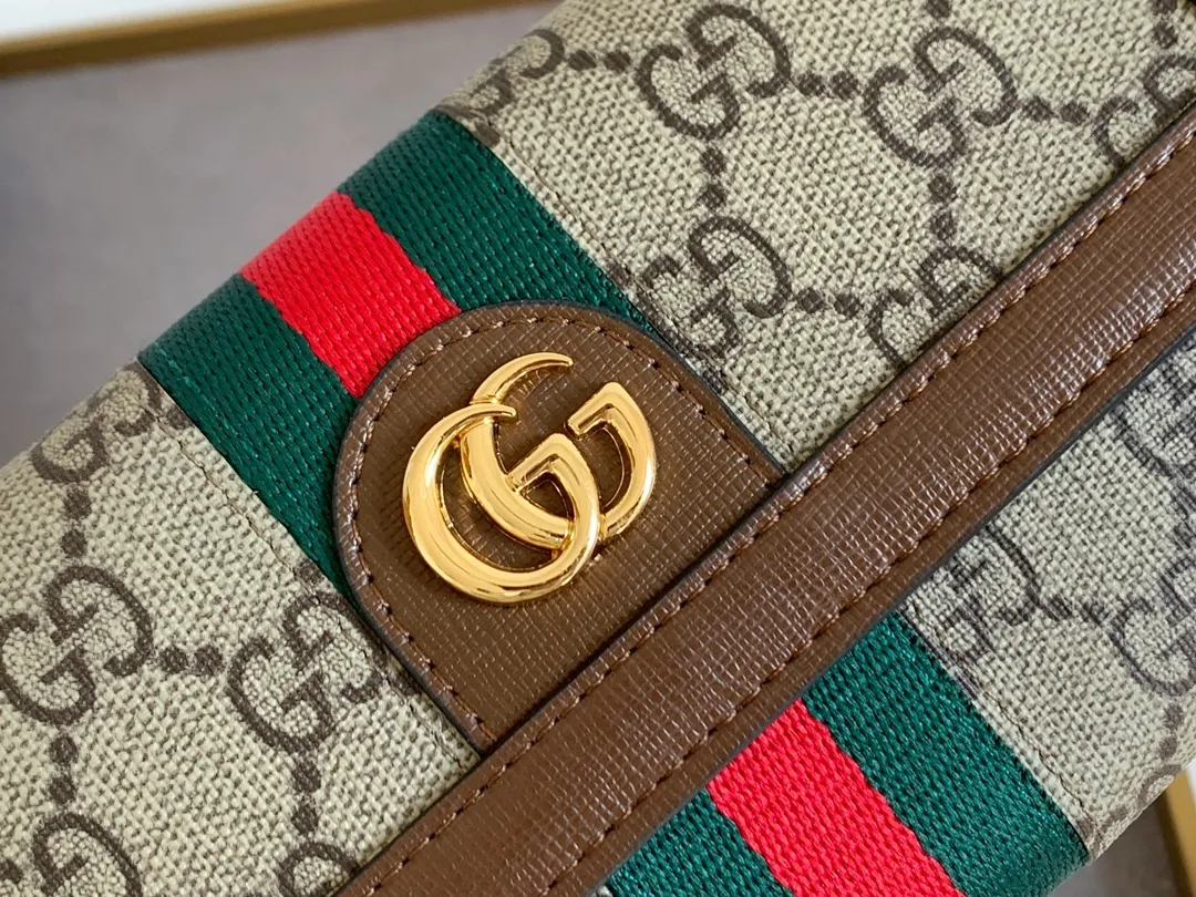 💰170 Top Original 💎 🇮🇹Gucci🅿GUCCl classic reproduction [Rose] [Rose] The GG logo started to be used in the 1970s, which evolved from the early Gucci diamond diamond pattern that began in the 1930s. This zipper bag combines the iconic pattern with striped webbing, a classic combination that reflects the roots of the Gucci brand. Photos of the actual product, fine workmanship. Style number: 523153. Size: 19x10x3.