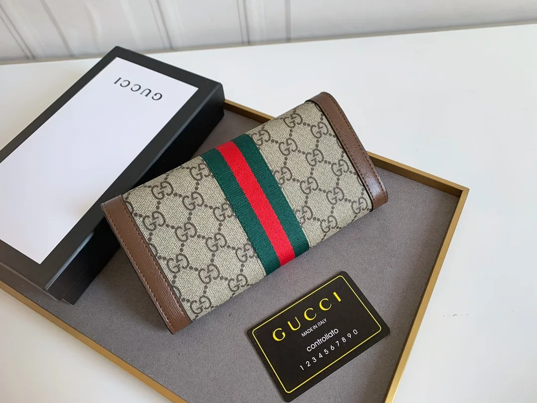 💰170 Top Original 💎 🇮🇹Gucci🅿GUCCl classic reproduction [Rose] [Rose] The GG logo started to be used in the 1970s, which evolved from the early Gucci diamond diamond pattern that began in the 1930s. This zipper bag combines the iconic pattern with striped webbing, a classic combination that reflects the roots of the Gucci brand. Photos of the actual product, fine workmanship. Style number: 523153. Size: 19x10x3.
