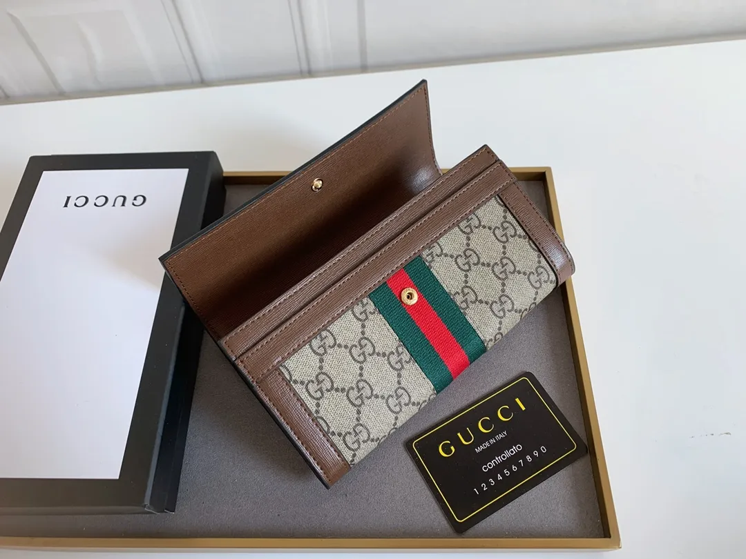 💰170 Top Original 💎 🇮🇹Gucci🅿GUCCl classic reproduction [Rose] [Rose] The GG logo started to be used in the 1970s, which evolved from the early Gucci diamond diamond pattern that began in the 1930s. This zipper bag combines the iconic pattern with striped webbing, a classic combination that reflects the roots of the Gucci brand. Photos of the actual product, fine workmanship. Style number: 523153. Size: 19x10x3.