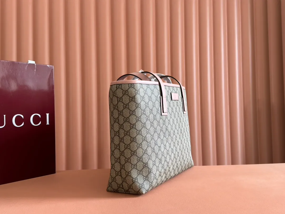p600. 📣📣📣【gucci】‼ ️G Home👉New style. The market's top exclusive goods control, special/counter quality 💯Using imported cowhide, original hardware! Exquisite workmanship. 💯Exclusive physical photos📷👉The quality can be seen in the picture👄👄😘😘. Style number: 211137. Dimensions: width 38*height 28*side width 11. Color: pink