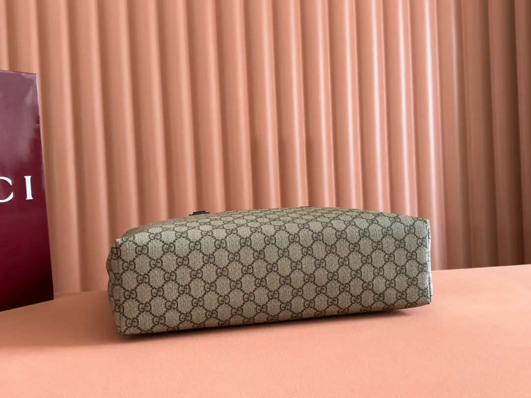 p600. 📣📣📣【gucci】‼ ️G Home👉New style. The market's top exclusive goods control, special/counter quality 💯Using imported cowhide, original hardware! Exquisite workmanship. 💯Exclusive physical photos📷👉The quality can be seen in the picture👄👄😘😘. Style number: 211137. Dimensions: width 38*height 28*side width 11. Color: pink