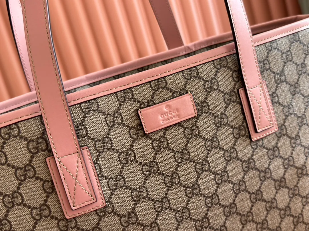 p600. 📣📣📣【gucci】‼ ️G Home👉New style. The market's top exclusive goods control, special/counter quality 💯Using imported cowhide, original hardware! Exquisite workmanship. 💯Exclusive physical photos📷👉The quality can be seen in the picture👄👄😘😘. Style number: 211137. Dimensions: width 38*height 28*side width 11. Color: pink