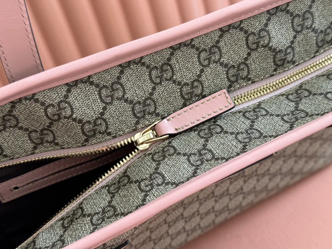 p600. 📣📣📣【gucci】‼ ️G Home👉New style. The market's top exclusive goods control, special/counter quality 💯Using imported cowhide, original hardware! Exquisite workmanship. 💯Exclusive physical photos📷👉The quality can be seen in the picture👄👄😘😘. Style number: 211137. Dimensions: width 38*height 28*side width 11. Color: pink