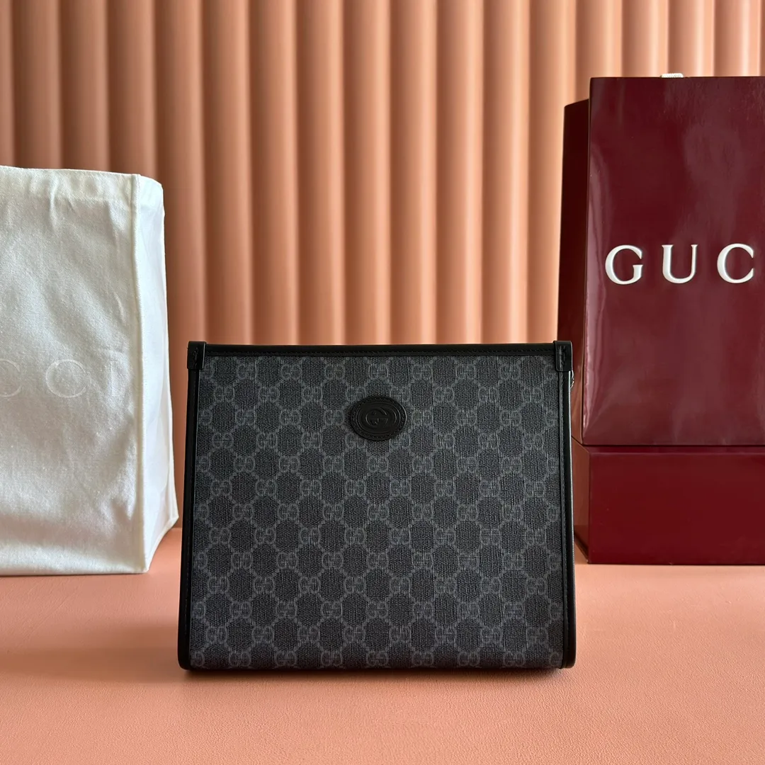 p560. 📣📣📣【Original leather with 🌈full counter packaging】🔥🔥This simple and slender wallet is made of black GG Supreme canvas, decorated with tonal leather piping and an interlocking double G logo, highlighting the charm of a classic design. Black GG Supreme canvas, environmentally friendly material. Black leather trim. Viscose lining. Oval leather interlocking G plaque. Eight card compartments, two bill compartments. Size: 26*20*6cm Color: black/pvc. Model: 672956.