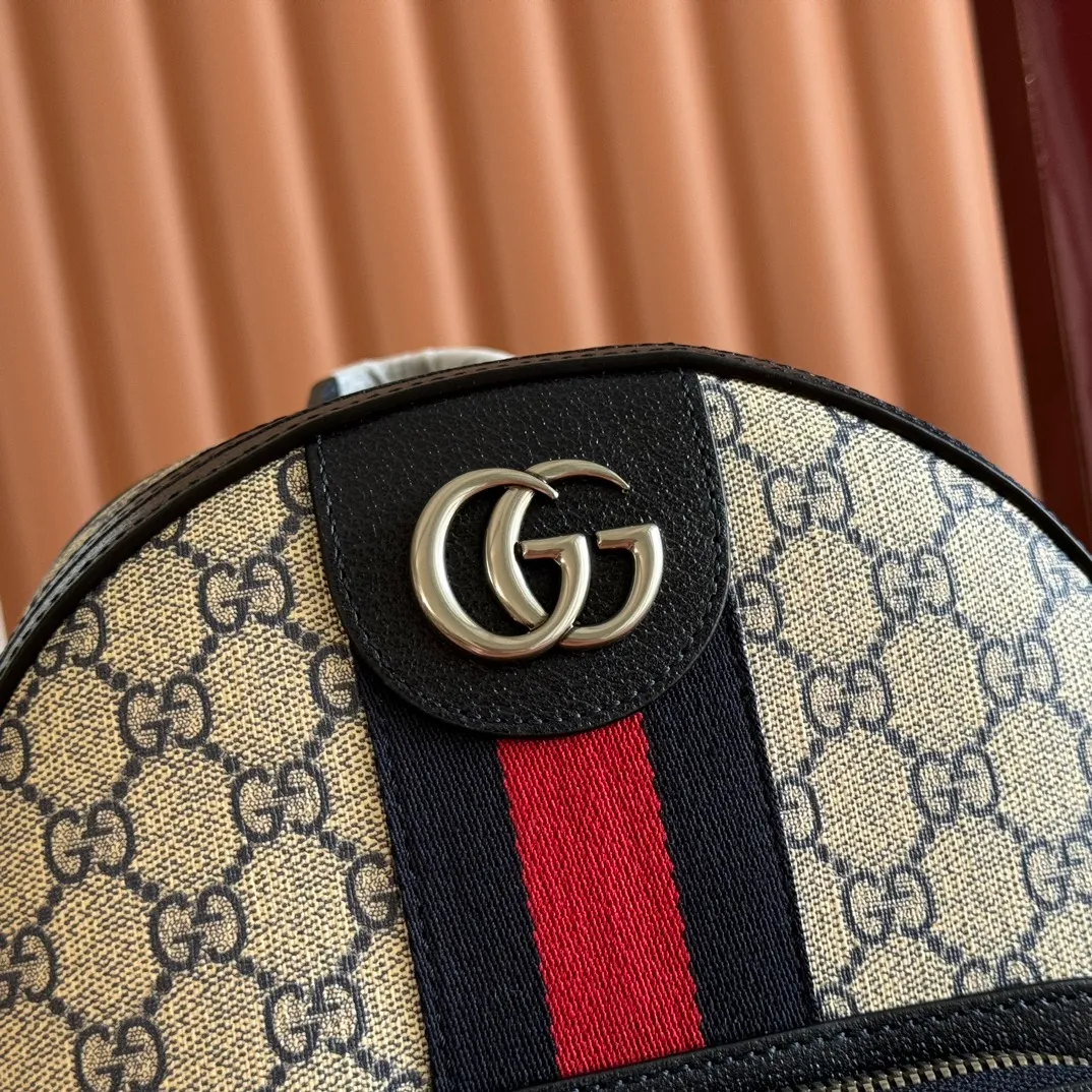 p1100. 📣📣📣【Original leather accessories🌈Full set of counter configurations】Ophidia family ~ The backpack is made of classic GG fabric with cowhide, inlaid with red and blue webbing, the wide bronze GG pattern shoulder straps are very eye-catching, and the back is made of breathable mesh technology fabric, all elements are brought into full play! The size and capacity of the bag are perfect, and it can be used with any outfit or travel. Style number: 547965, size: 22*29*15